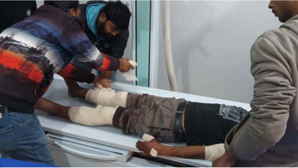 আহত আলিউজ্জামান মুন্টু।