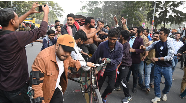 শহীদ মিনারে গণঅধিকার পরিষদের ফারুককে মারধর